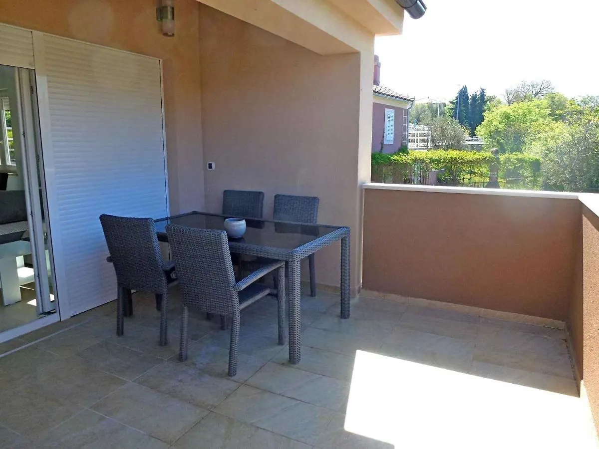 Apartment In Omisalj/Insel Krk 35666